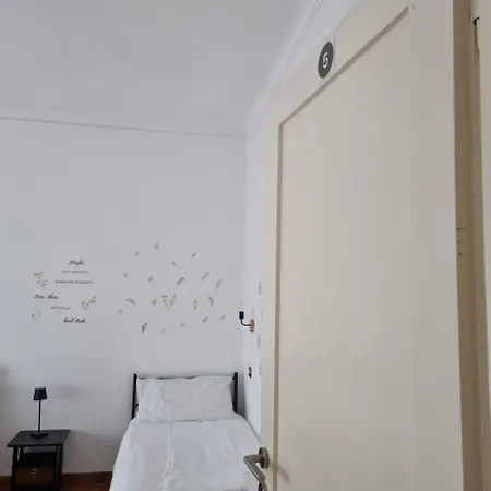 דירה Dock Bay Hostel *