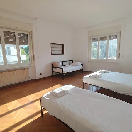 דירה Dock Bay Hostel *