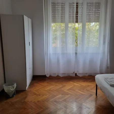 Daire Dock Bay Hostel Trieste